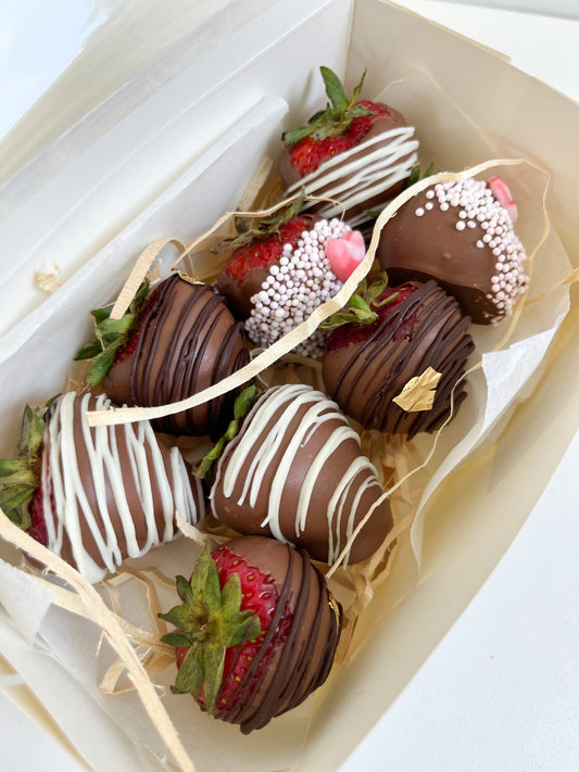 Valentine's Day Chocolate Dipped Strawberries
