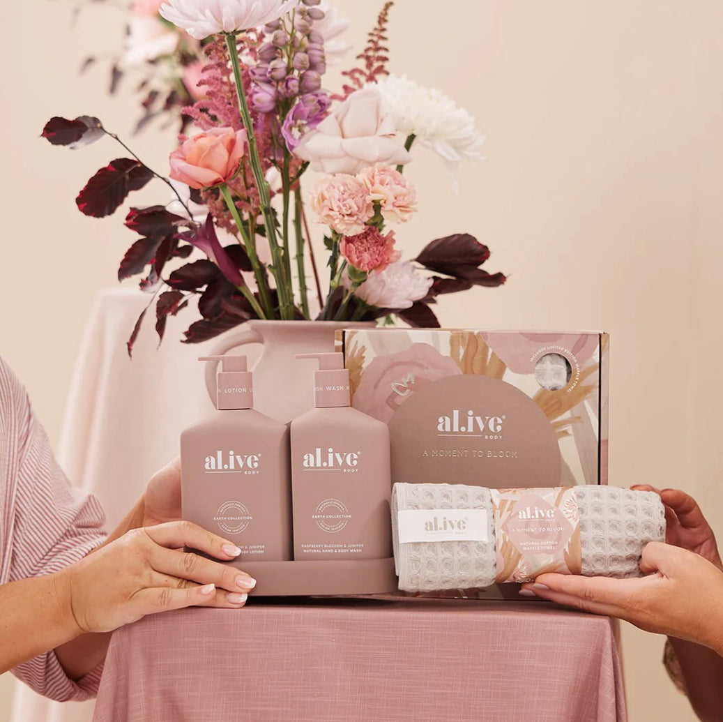 A Moment to Bloom | Raspberry Blossom + Juniper Duo Gift Set