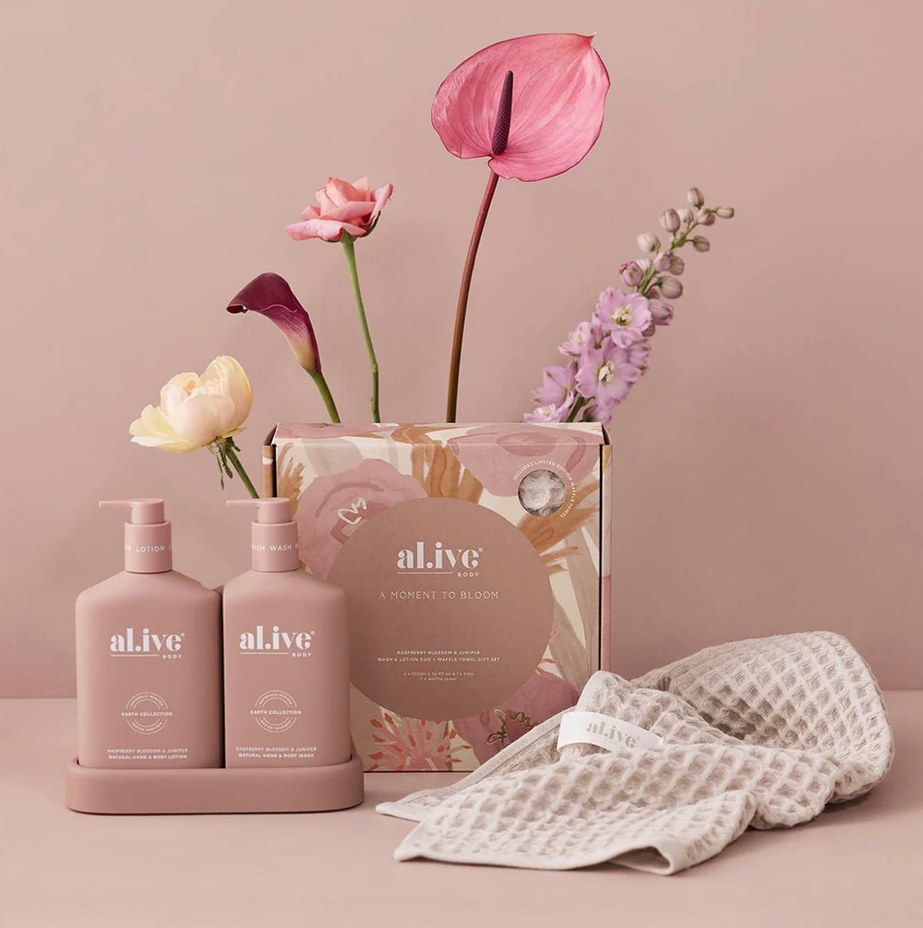 A Moment to Bloom | Raspberry Blossom + Juniper Duo Gift Set